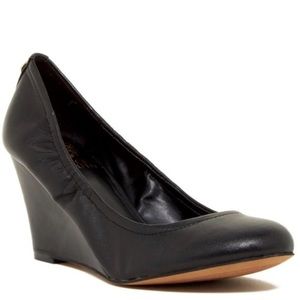 Vince Camuto Elmay wedge pump size 6.5